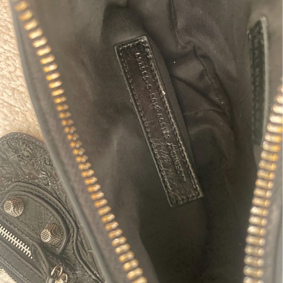 Le Cagole XS Shoulder Bag in black Arena lambskin, aged-silver hardware - Picture 16 of 16